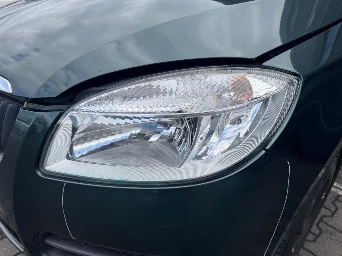 Skoda Fabia 2 original Scheinwerfer vorn links Halogen H4 Bj.2008